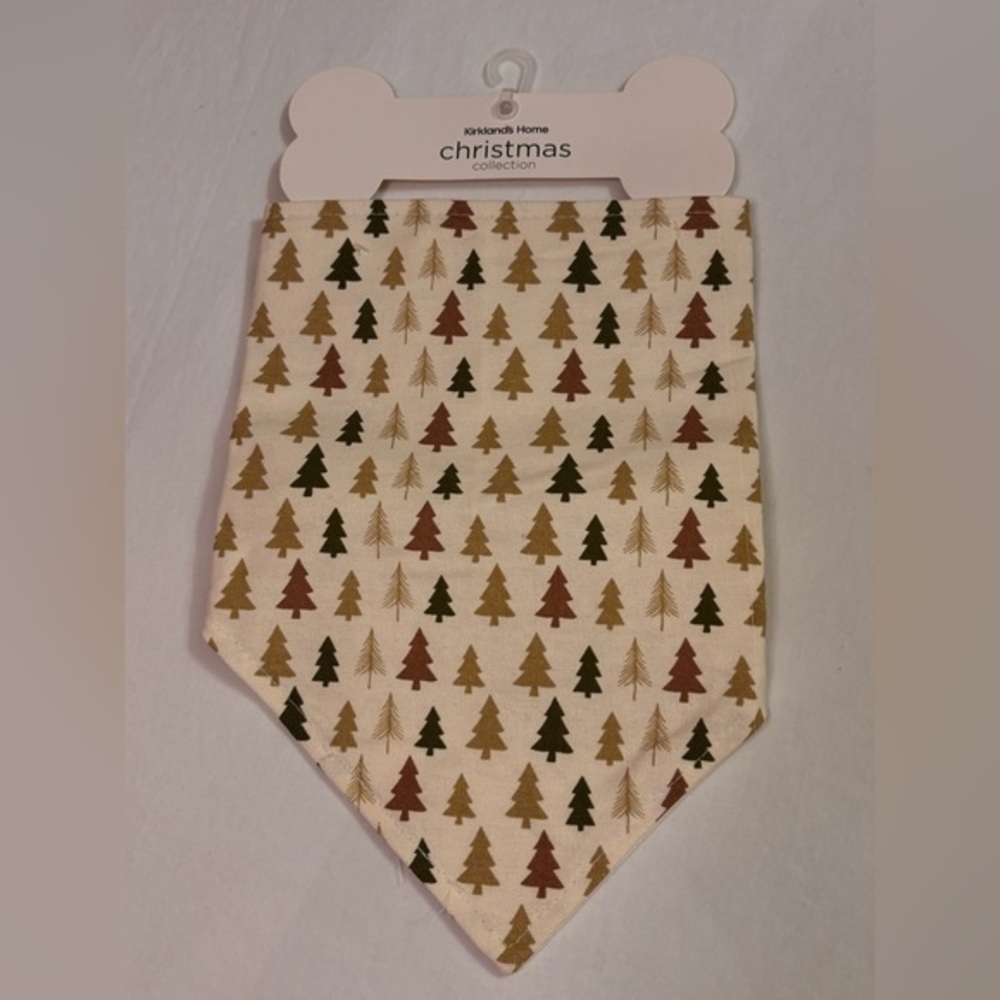 KIRKLAND’S HOME CHRISTMAS COLLECTION Christmas Tree Pattern Pet Bandana 22”x10”